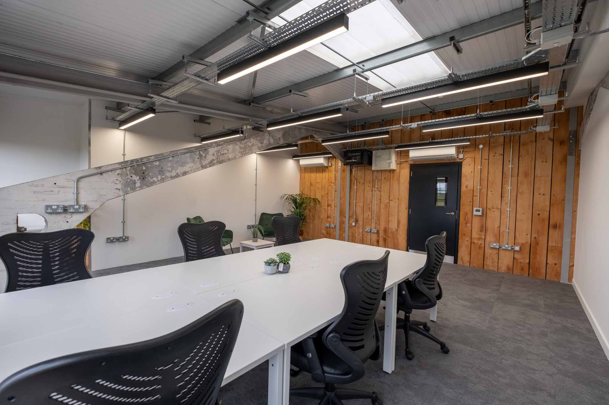 CHARONIA, SECOND FLOOR – 443 FT² 10 Baby Rafters Top Floor Office At Tannery Studios