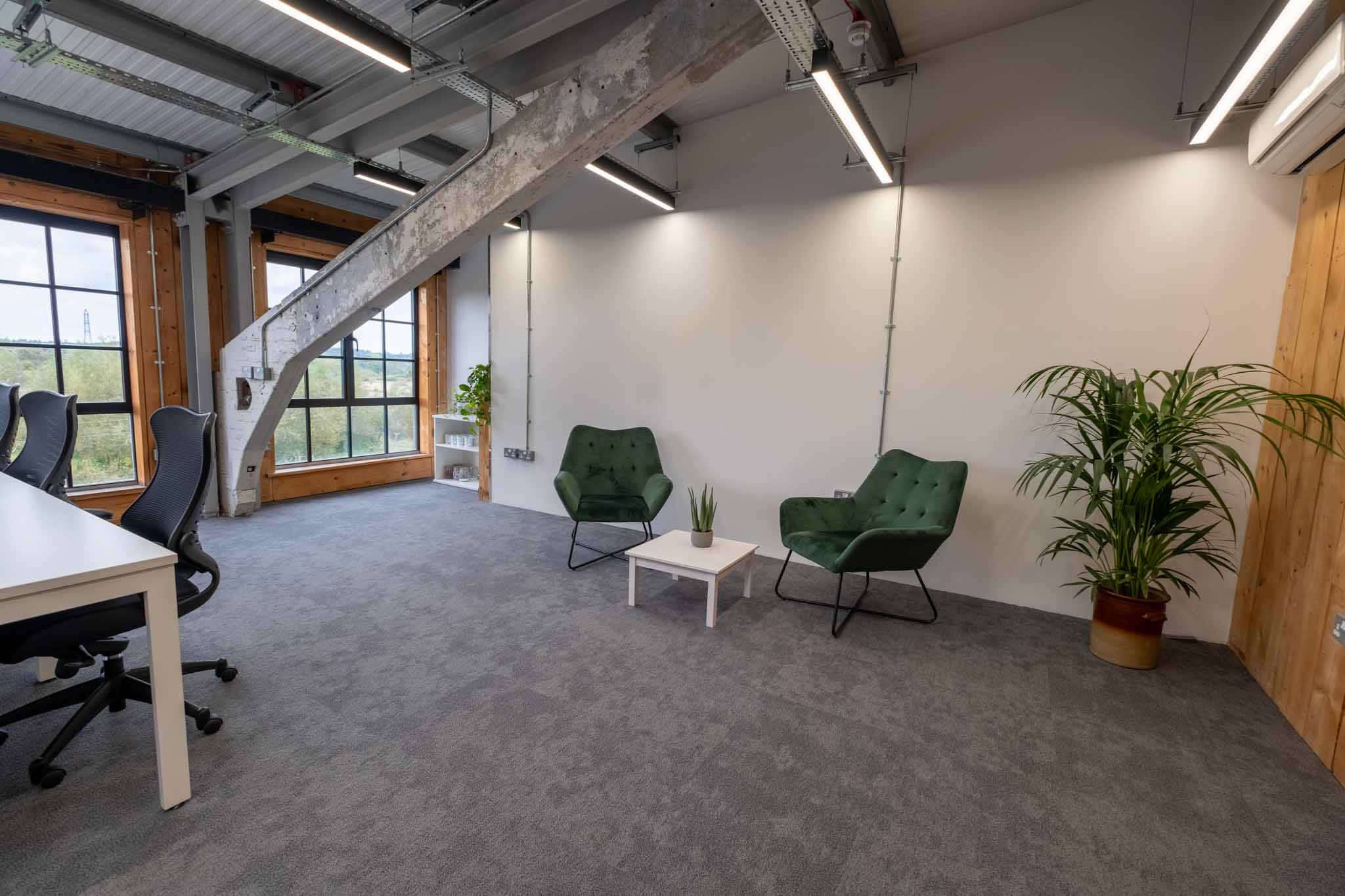 CHARONIA, SECOND FLOOR – 443 FT² 9 Baby Rafters Top Floor Office At Tannery Studios