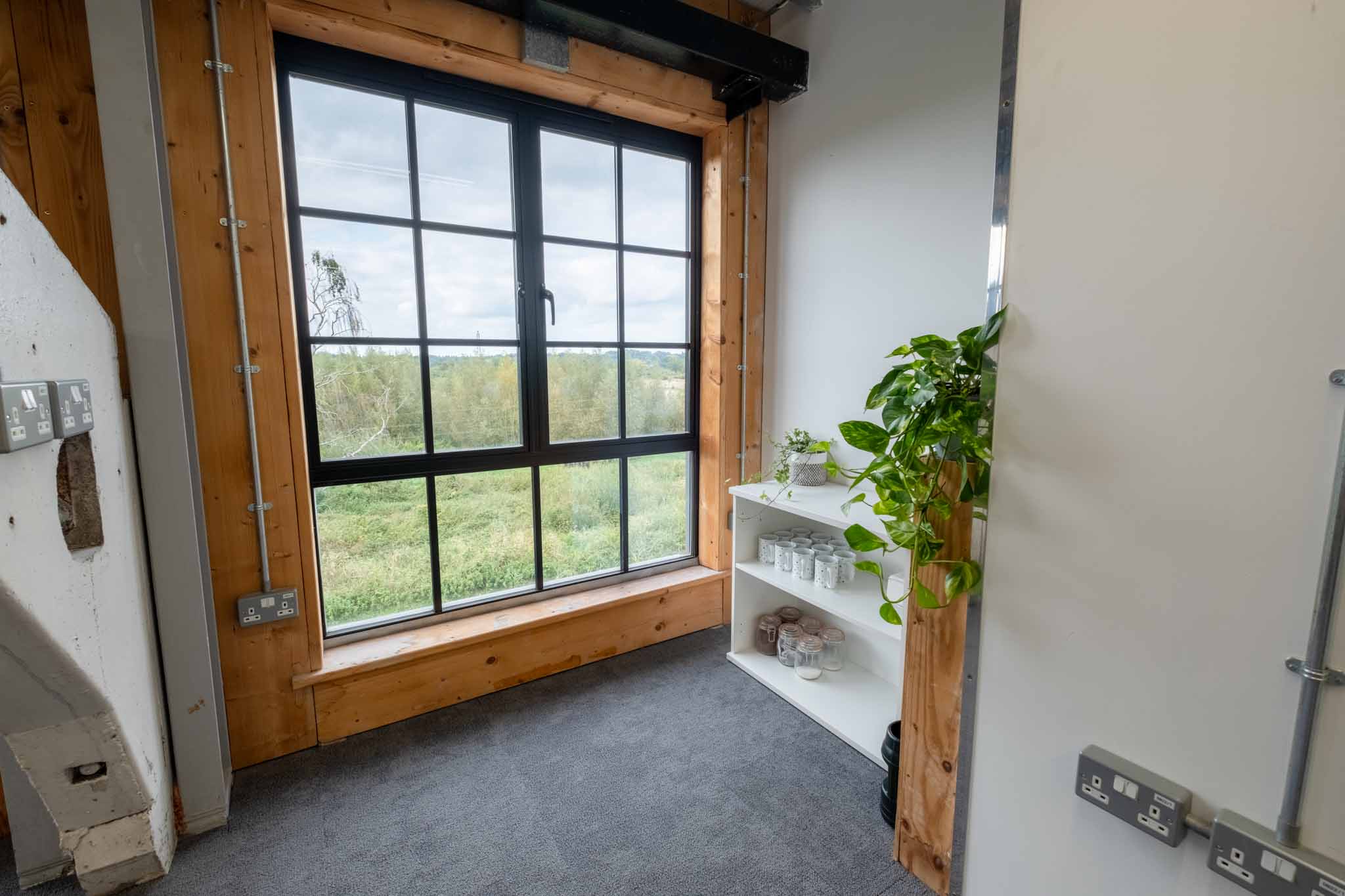 CHARONIA, SECOND FLOOR – 443 FT² 8 Baby Rafters Top Floor Office At Tannery Studios