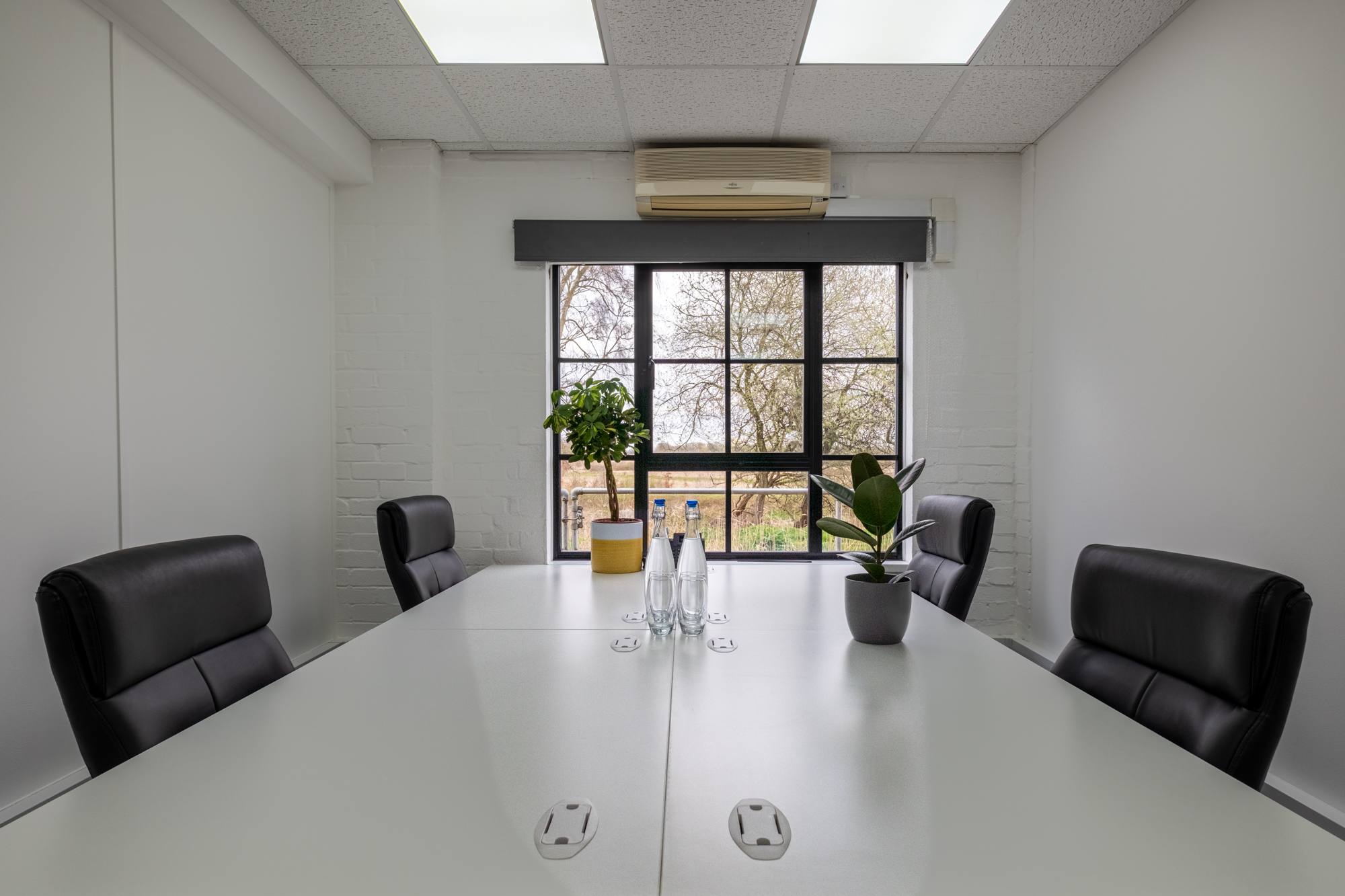 Office 7, Ground Floor, 4 Tannery House -218FT² 4 Modern meeting room with large windows