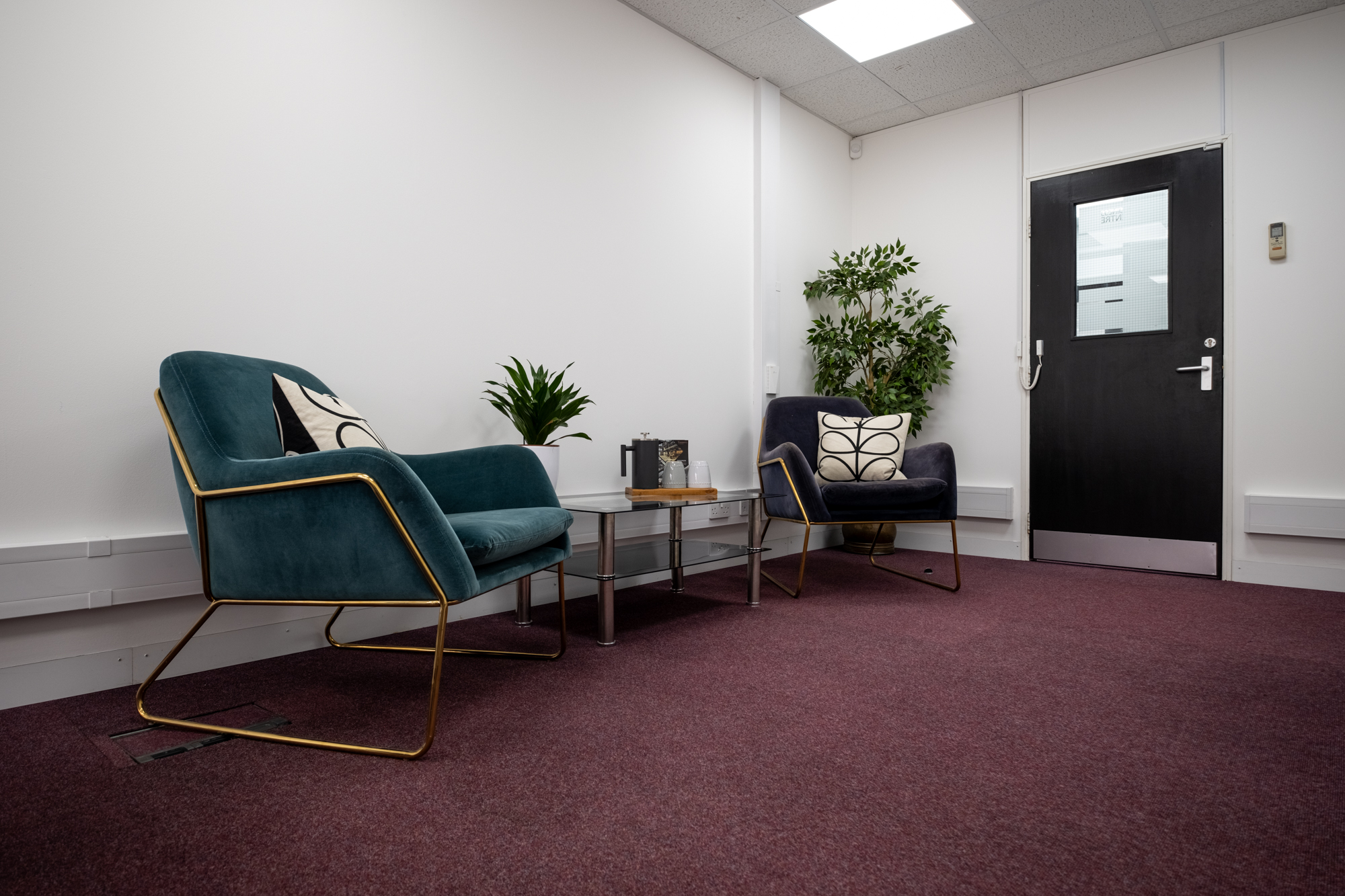Office 7, Ground Floor, 4 Tannery House -218FT² 6 Modern waiting area with stylish furniture.